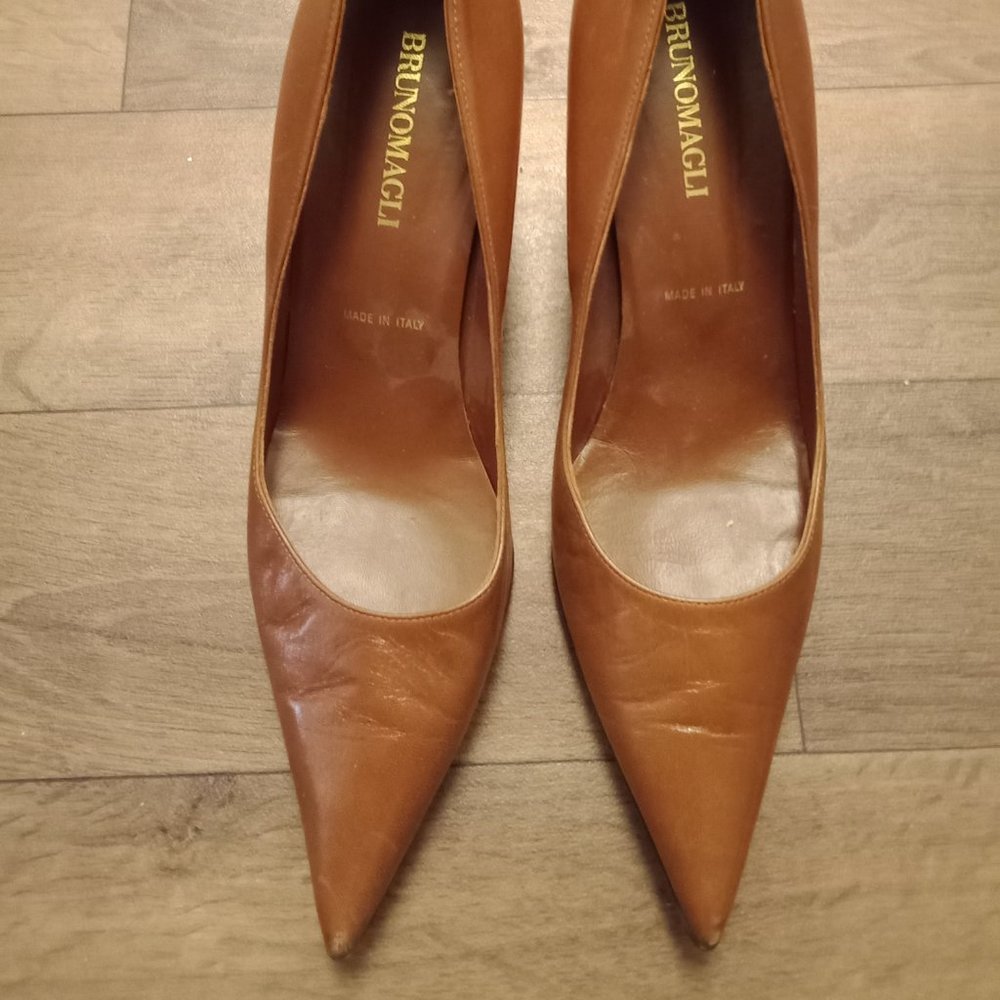 Brunomagli Leather Pointed Toe Women's Pumps